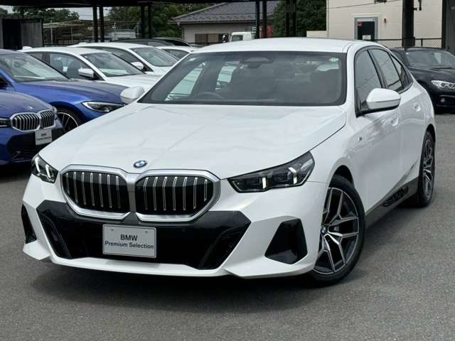 BMW 5 Series 523i M Sport White 2024′ KLDH