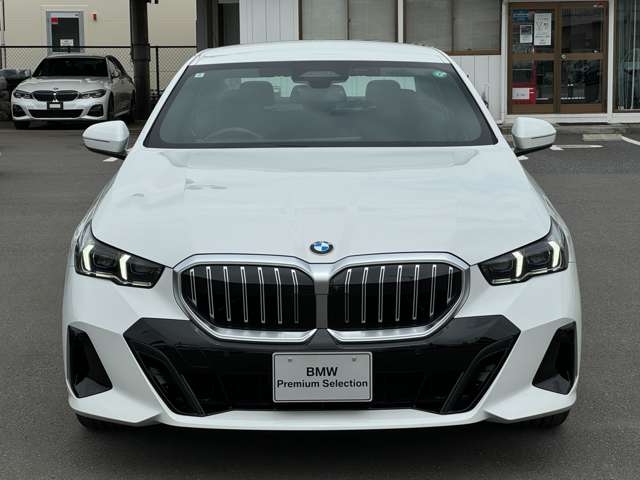BMW 5 Series 523i M Sport White 2024′ KLDH