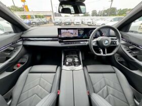 
									BMW 5 Series 523i M Sport White 2024′ KLDH full								
