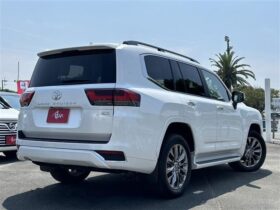 
									TOYOTA Land Cruiser Wagon 3.5 ZX 7 Passengers* Pearl White 2023′ KP4B full								