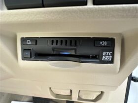 
									TOYOTA Land Cruiser Wagon 3.5 ZX 7 Passengers* Pearl White 2023′ KP4B full								