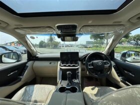 
									TOYOTA Land Cruiser Wagon 3.5 ZX 7 Passengers* Pearl White 2023′ KP4B full								