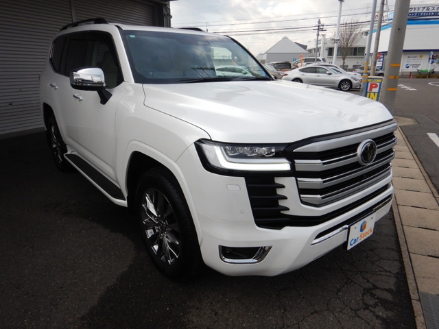 TOYOTA Land Cruiser Wagon 3.5 ZX 4WD Pearl White 2024′ MU29