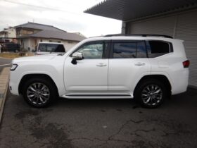 
									TOYOTA Land Cruiser Wagon 3.5 ZX 4WD Pearl White 2024′ MU29 full								
