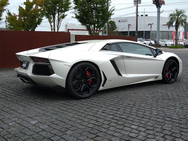 Lamborghini Aventador LP700-4 Pearl White 2011′ YQ44