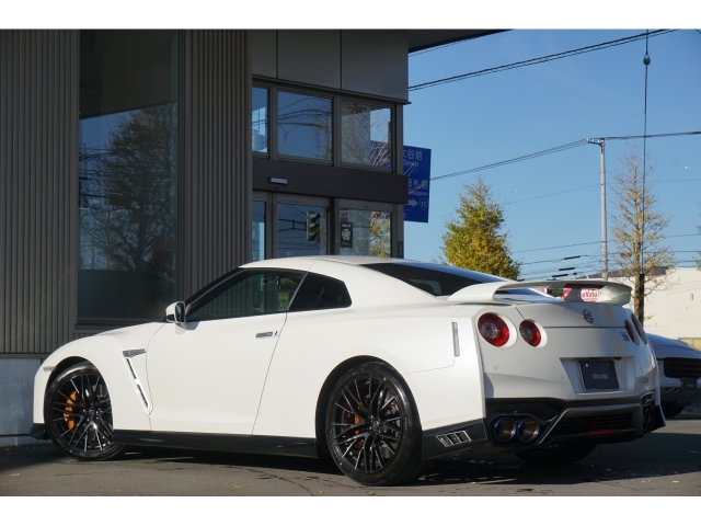 NISSAN GT-R Premium Edition Pearl White 2021′ 1W5PV