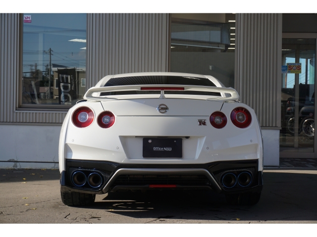 NISSAN GT-R Premium Edition Pearl White 2021′ 1W5PV