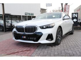 
									BMW 5 Series 523d xDrive M Sport Pearl White 2024′ 1YAV5 full								
