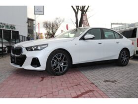 
									BMW 5 Series 523d xDrive M Sport Pearl White 2024′ 1YAV5 full								