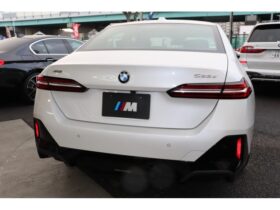 
									BMW 5 Series 523d xDrive M Sport Pearl White 2024′ 1YAV5 full								