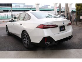 
									BMW 5 Series 523d xDrive M Sport Pearl White 2024′ 1YAV5 full								