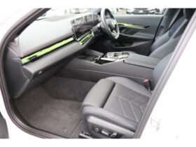 
									BMW 5 Series 523d xDrive M Sport Pearl White 2024′ 1YAV5 full								