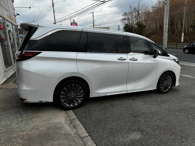 Lexus LM Version L Pearl White 2025′ 20G12