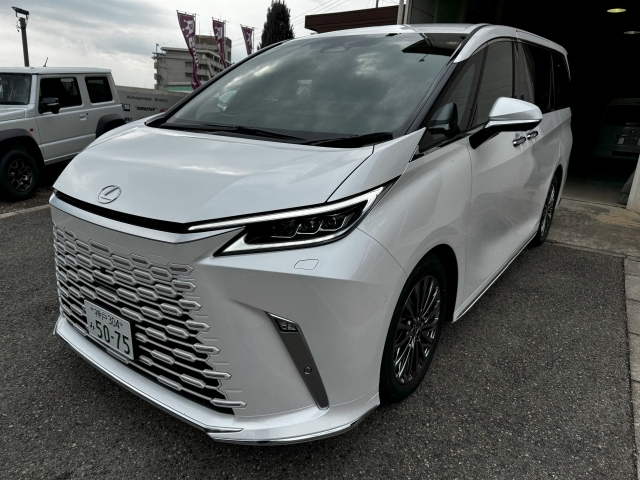 Lexus LM Version L Pearl White 2025′ 20G12