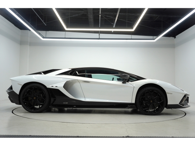 Lamborghini Aventador LP780-4 Ultimate White 2022′ 2NDQY