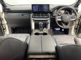 
									TOYOTA Land Cruiser Wagon VX Pearl White 2024′ 2PVQV full								