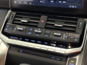 
									TOYOTA Land Cruiser Wagon VX Pearl White 2024′ 2PVQV full								