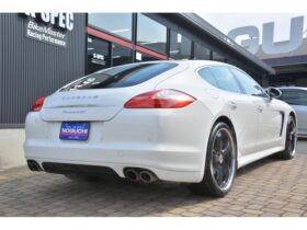 
									Porsche Panamera 4S White 2010′ 3GQRL full								