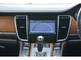 
									Porsche Panamera 4S White 2010′ 3GQRL full								