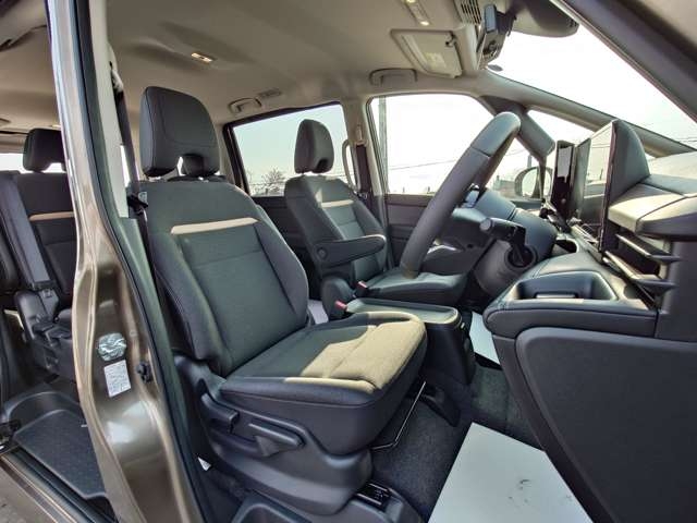 NISSAN Serena e-4ORCE Highway Star V Brown 2024′ 3LWYV
