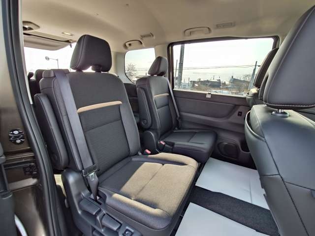 NISSAN Serena e-4ORCE Highway Star V Brown 2024′ 3LWYV