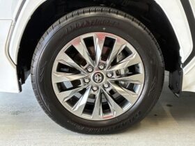 
									TOYOTA Land Cruiser Wagon ZX Pearl White 2024′ 3M0EQ full								