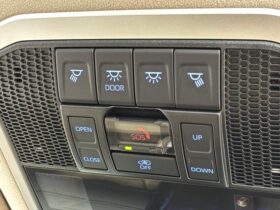
									TOYOTA Land Cruiser Wagon ZX Pearl White 2024′ 3M0EQ full								