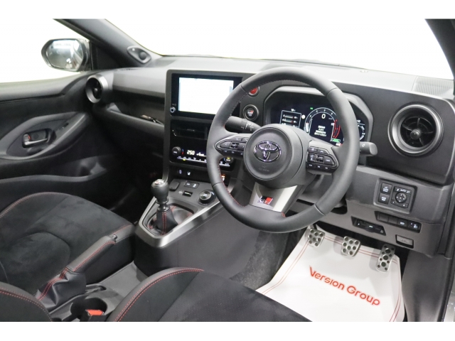 TOYOTA Yaris RZ High Performance Gray 2024′ 3NTG9