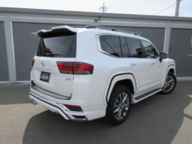 
									TOYOTA Land Cruiser Wagon ZX Pearl White 2022′ 3U8ZH full								
