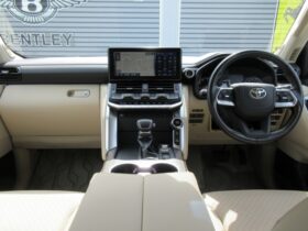 
									TOYOTA Land Cruiser Wagon ZX Pearl White 2022′ 3U8ZH full								