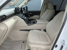 
									TOYOTA Land Cruiser Wagon ZX Pearl White 2022′ 3U8ZH full								