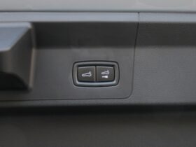 
									Porsche Panamera Base Grade Silver 2024′ 40OF0 full								
