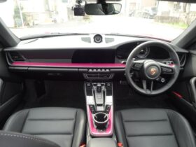 
									Porsche 911 Carrera T Pink 2023′ 4FOM6 full								