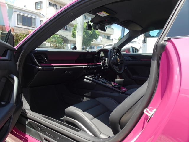 Porsche 911 Carrera T Pink 2023′ 4FOM6