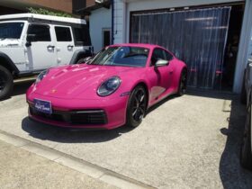 
									Porsche 911 Carrera T Pink 2023′ 4FOM6 full								