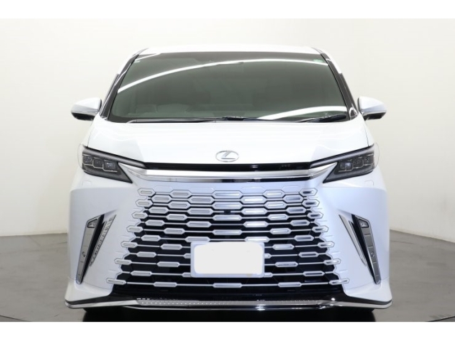 Lexus LM Version L Pearl White 2025′ 4FOM8