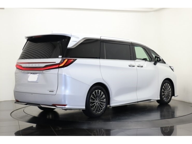 Lexus LM Version L Pearl White 2025′ 4FOM8