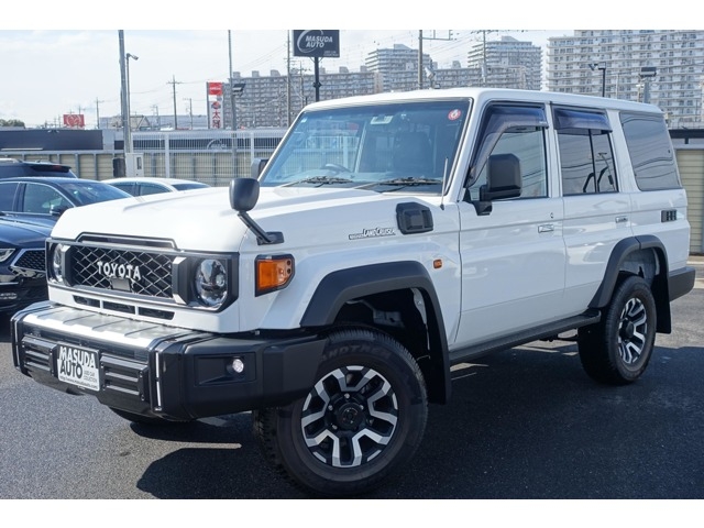 TOYOTA Land Cruiser Wagon AX White 2023′ 4QNIQ