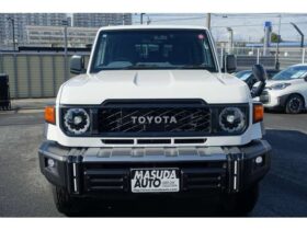 
									TOYOTA Land Cruiser Wagon AX White 2023′ 4QNIQ full								