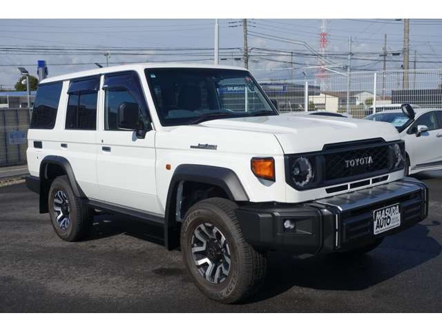 TOYOTA Land Cruiser Wagon AX White 2023′ 4QNIQ