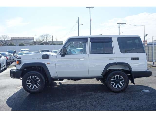 TOYOTA Land Cruiser Wagon AX White 2023′ 4QNIQ