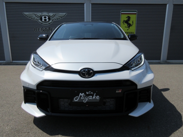 TOYOTA Yaris RZ High Performance Pearl White 2024′ 4UOMR