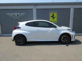 
									TOYOTA Yaris RZ High Performance Pearl White 2024′ 4UOMR full								