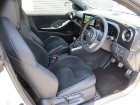 
									TOYOTA Yaris RZ High Performance Pearl White 2024′ 4UOMR full								
