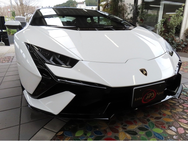 Lamborghini Huracan Technica Pearl White/Black 2024′ 4UOS1