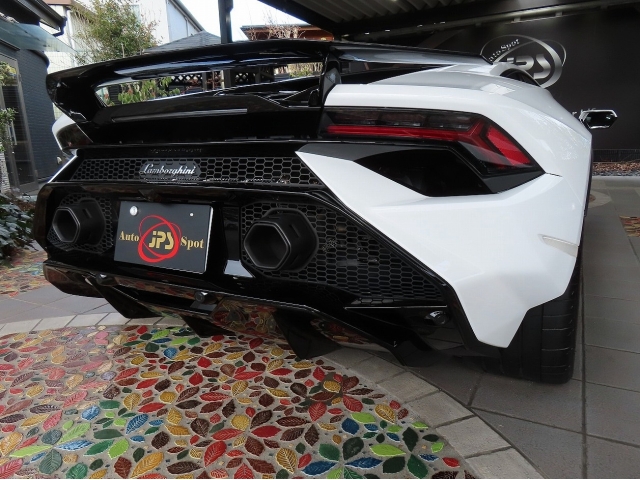 Lamborghini Huracan Technica Pearl White/Black 2024′ 4UOS1