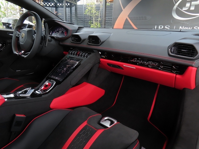 Lamborghini Huracan Technica Pearl White/Black 2024′ 4UOS1