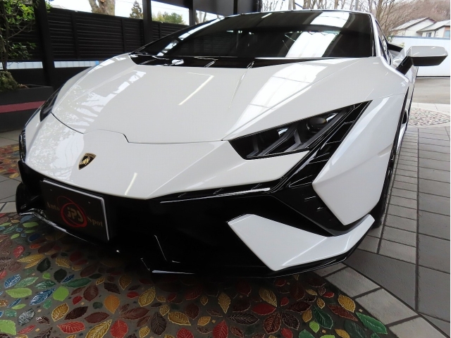 Lamborghini Huracan Technica Pearl White/Black 2024′ 4UOS1