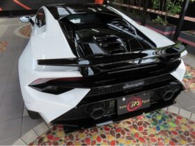 
									Lamborghini Huracan Technica Pearl White/Black 2024′ 4UOS1 full								