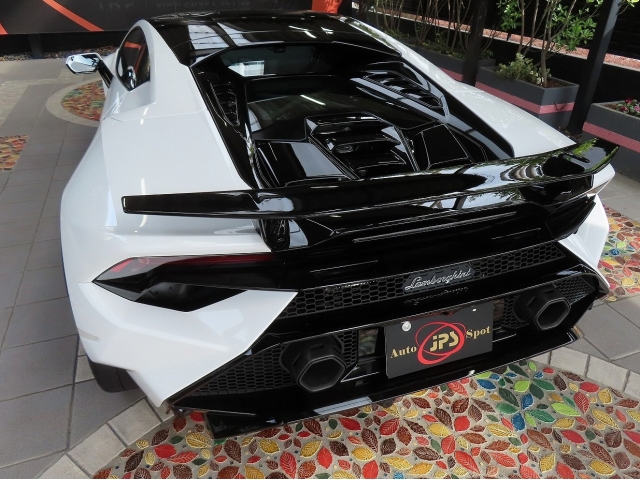 Lamborghini Huracan Technica Pearl White/Black 2024′ 4UOS1
